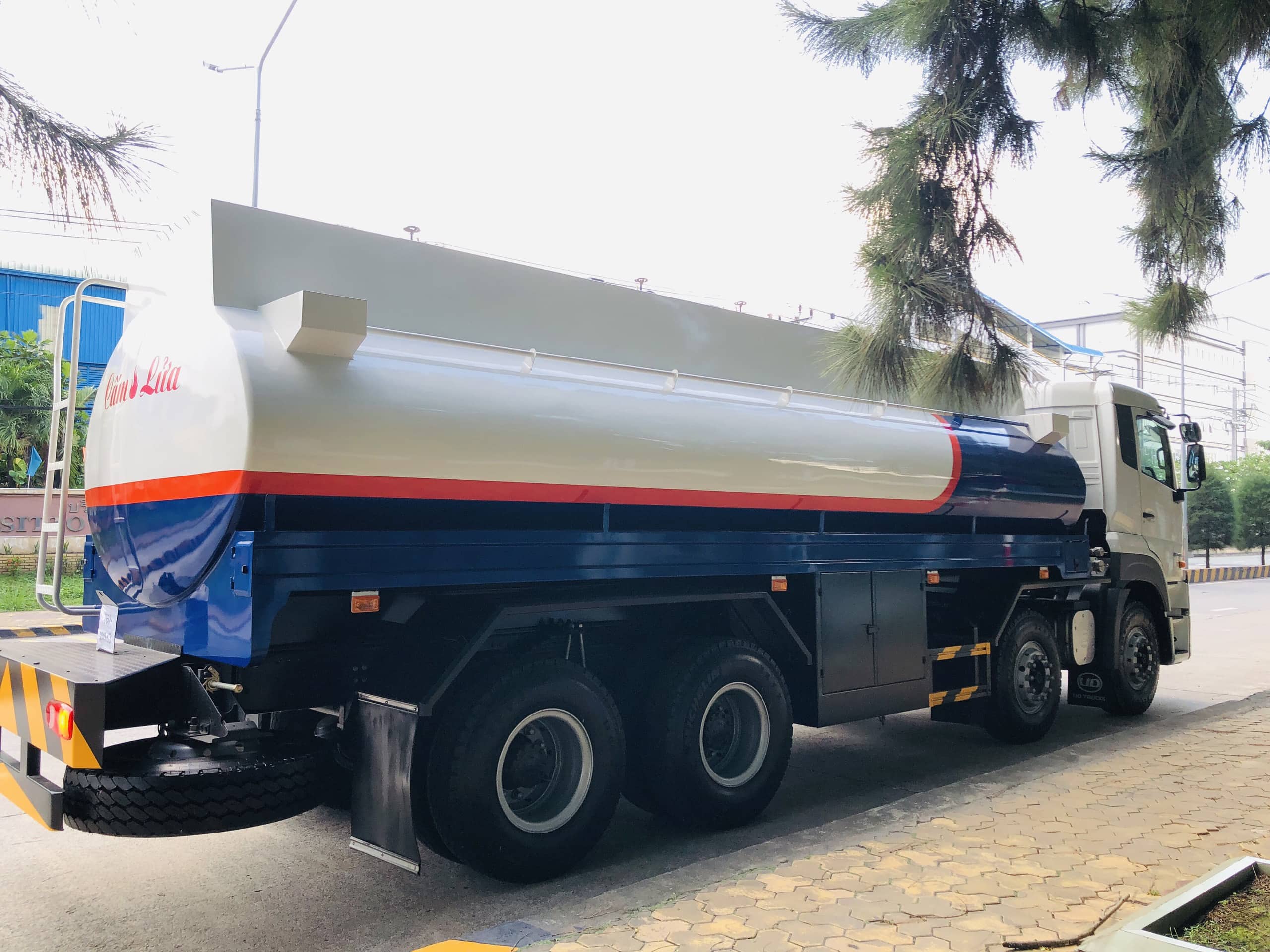 Bon-cho-xang-dau_4_chan